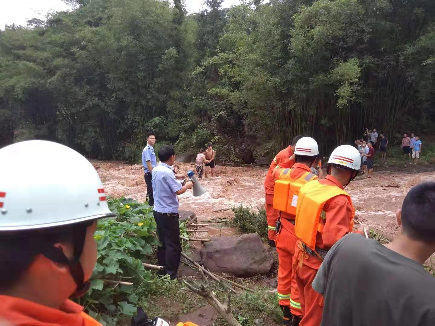 宜賓洪水最新動態(tài)，探索自然美景之旅尋求內(nèi)心平靜